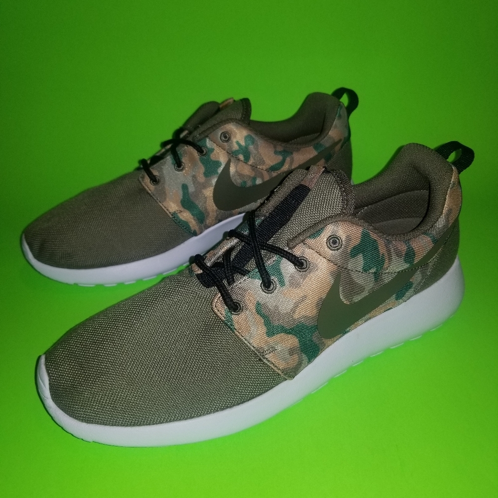 NIKE ROSHE 1 SE CAMO MENS SIZE 9 - Picture 1 of 5